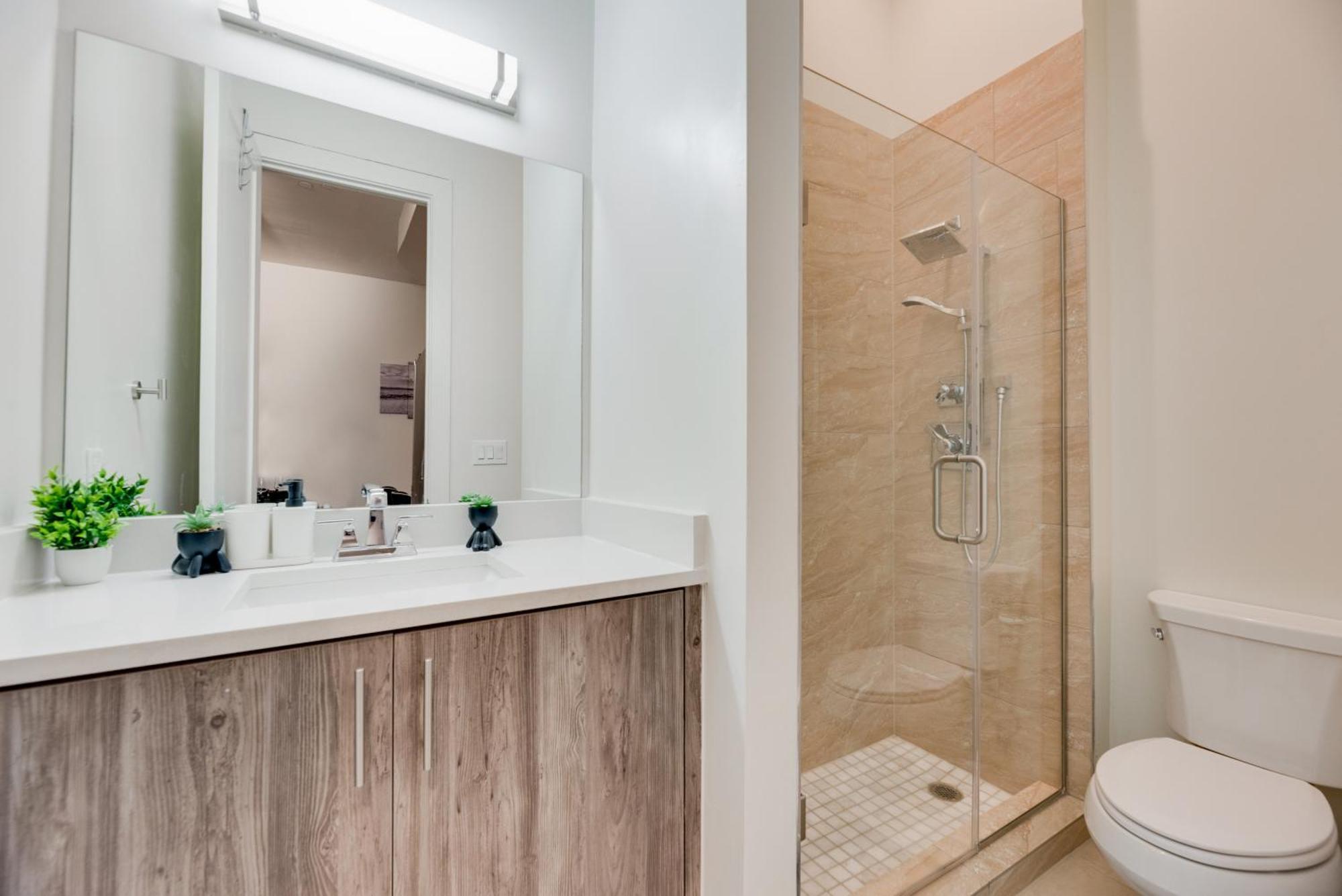 Cozy Loft Style 2Br I Gym I Parking I Workspace Dallas Bagian luar foto